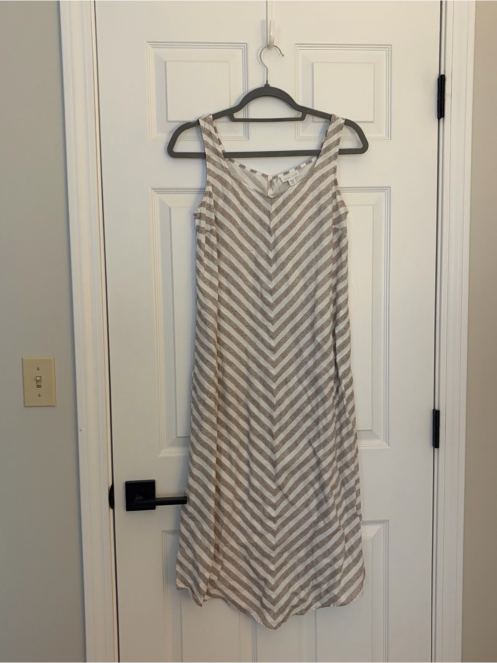 J. Jill Beige and White Chevron Midi Dress